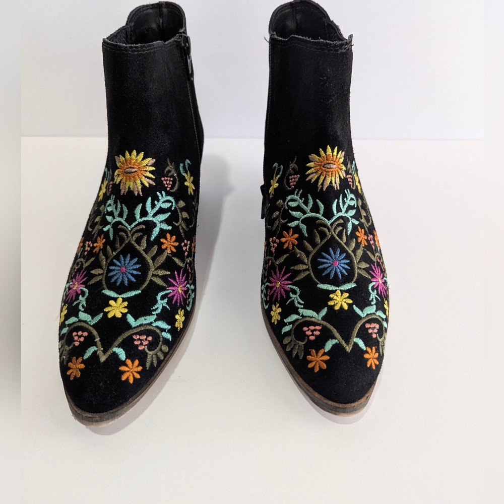 Women's Diba Embroidered Black Ankle Boots Size 6.5 - Picture 2 of 6